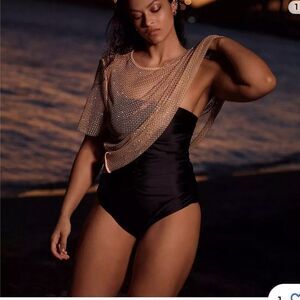 Good American Strapless Ruched One-Piece Swimsuit
Size 3. NWT